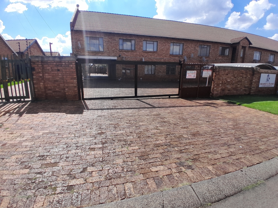 1 Bedroom Property for Sale in Greenhills Gauteng