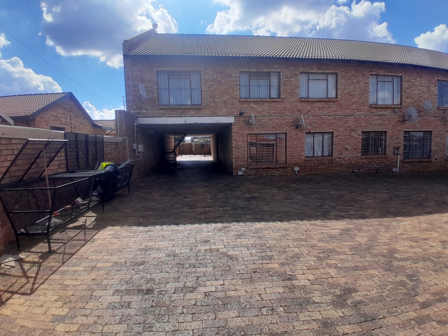 1 Bedroom Property for Sale in Greenhills Gauteng