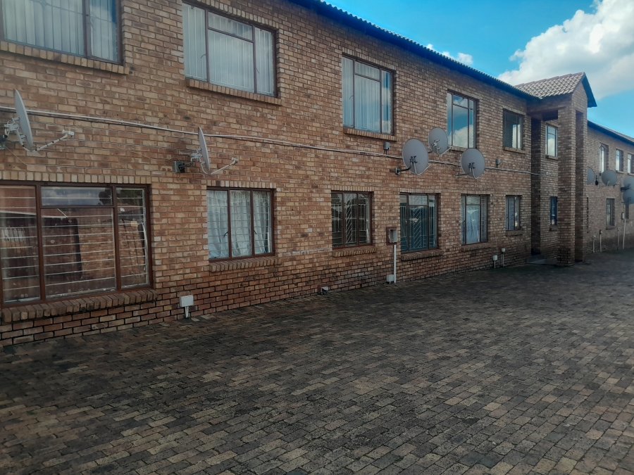 1 Bedroom Property for Sale in Greenhills Gauteng