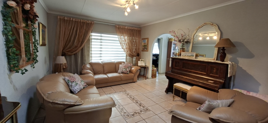 4 Bedroom Property for Sale in Rant En Dal Gauteng