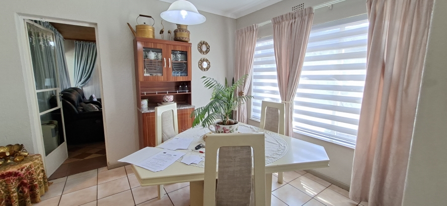 4 Bedroom Property for Sale in Rant En Dal Gauteng