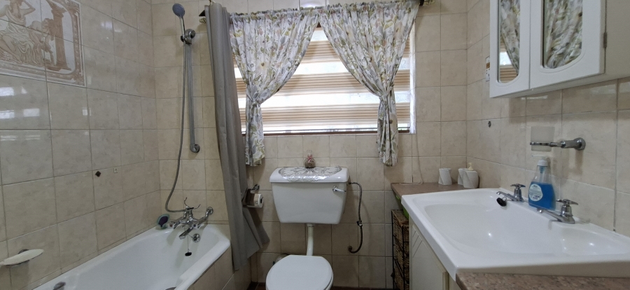 4 Bedroom Property for Sale in Rant En Dal Gauteng
