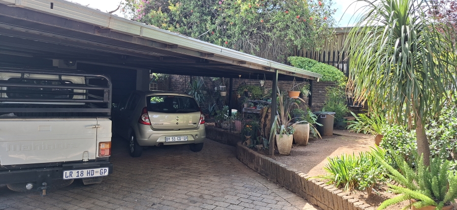 4 Bedroom Property for Sale in Rant En Dal Gauteng