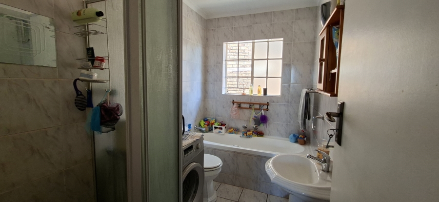3 Bedroom Property for Sale in Rangeview Gauteng