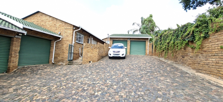 3 Bedroom Property for Sale in Rangeview Gauteng