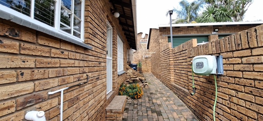 3 Bedroom Property for Sale in Rangeview Gauteng