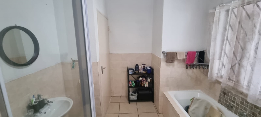 1 Bedroom Property for Sale in Willowbrook Gauteng