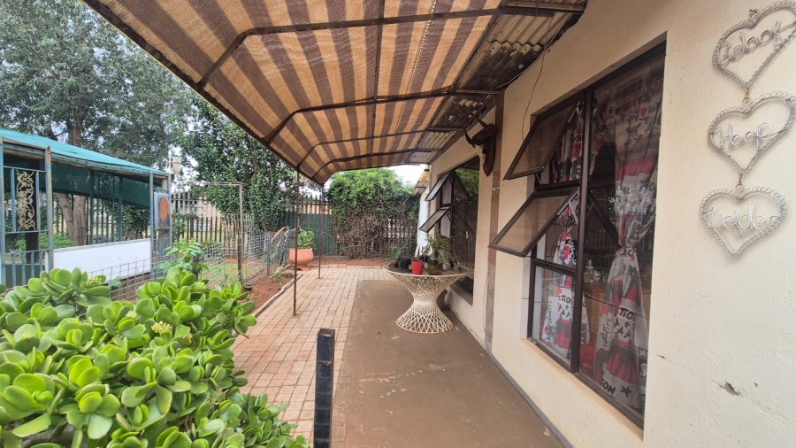 5 Bedroom Property for Sale in Pelzvale A H Gauteng