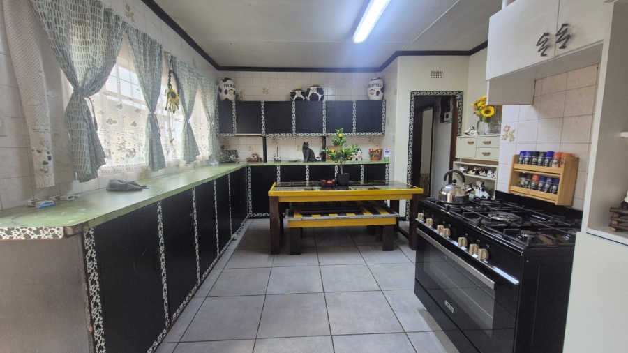 5 Bedroom Property for Sale in Pelzvale A H Gauteng