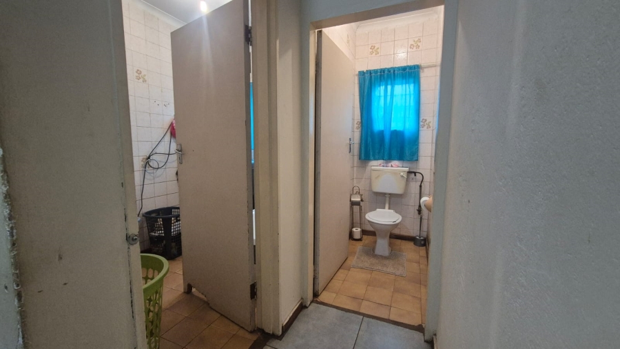 5 Bedroom Property for Sale in Pelzvale A H Gauteng