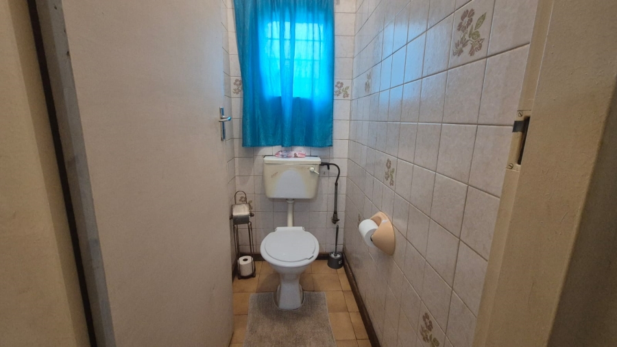 5 Bedroom Property for Sale in Pelzvale A H Gauteng