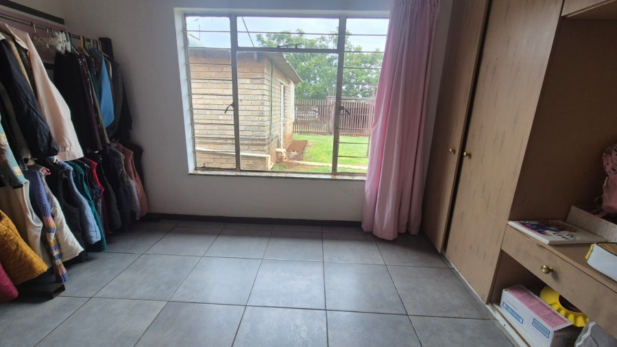 5 Bedroom Property for Sale in Pelzvale A H Gauteng