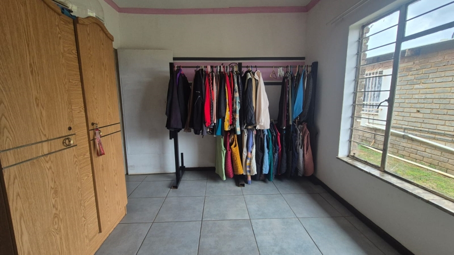 5 Bedroom Property for Sale in Pelzvale A H Gauteng