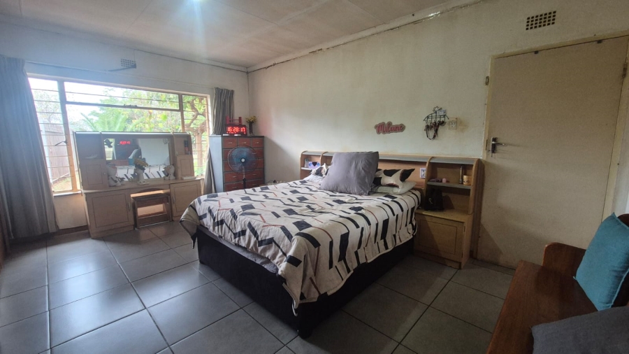 5 Bedroom Property for Sale in Pelzvale A H Gauteng