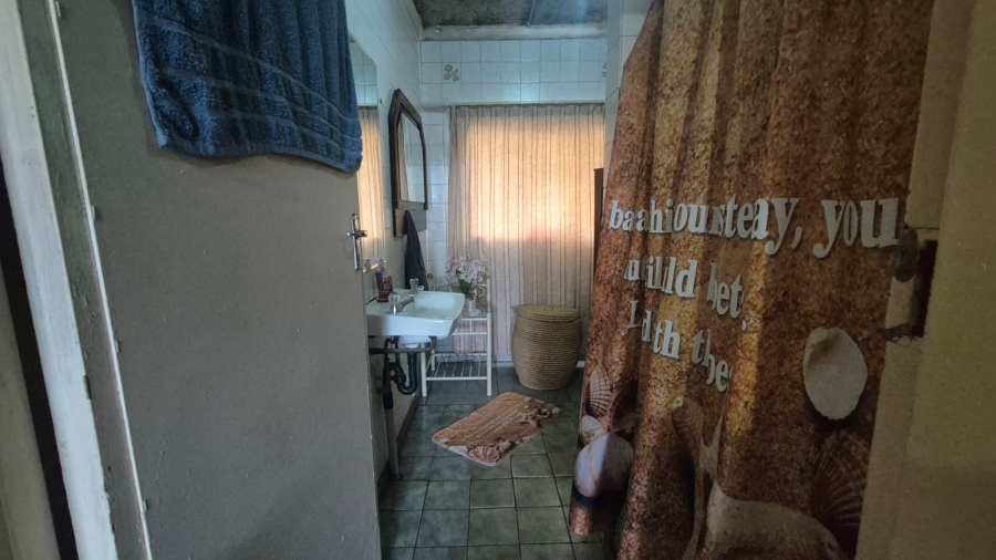 5 Bedroom Property for Sale in Pelzvale A H Gauteng