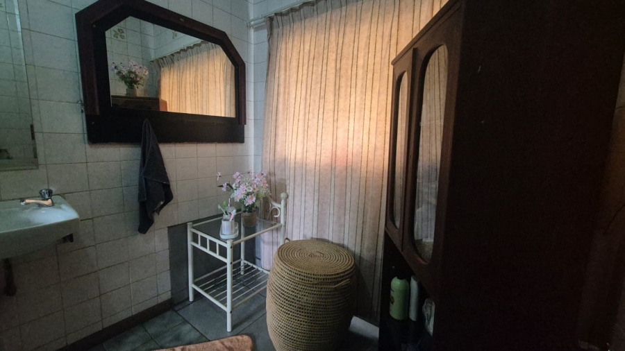 5 Bedroom Property for Sale in Pelzvale A H Gauteng