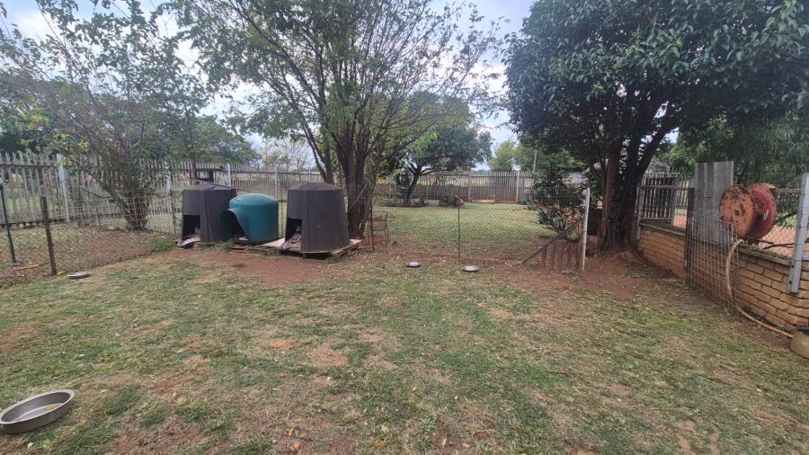 5 Bedroom Property for Sale in Pelzvale A H Gauteng
