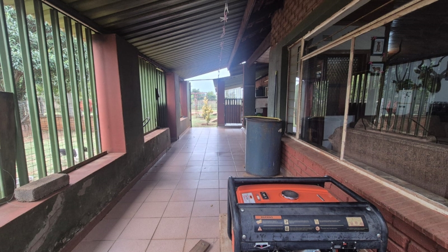 5 Bedroom Property for Sale in Pelzvale A H Gauteng