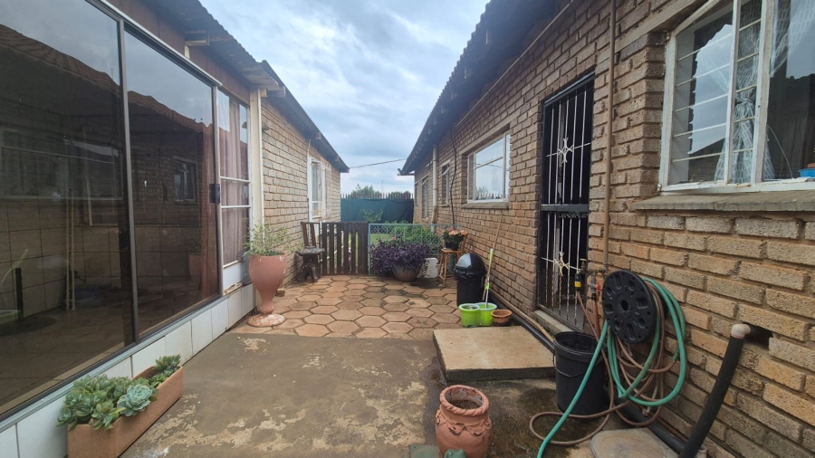 5 Bedroom Property for Sale in Pelzvale A H Gauteng