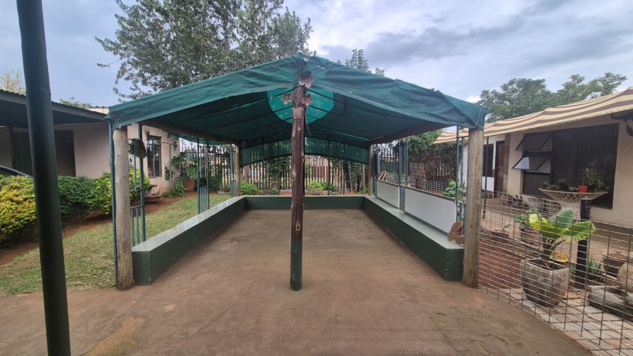 5 Bedroom Property for Sale in Pelzvale A H Gauteng