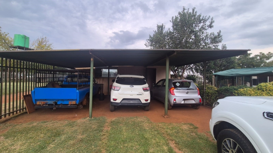 5 Bedroom Property for Sale in Pelzvale A H Gauteng