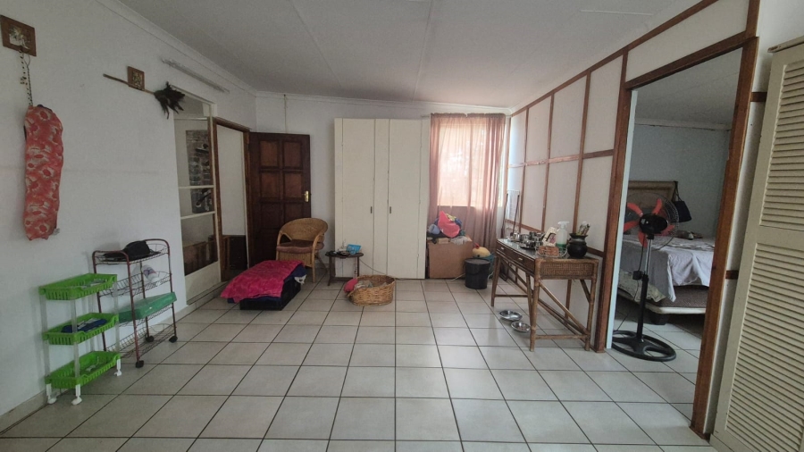 5 Bedroom Property for Sale in Pelzvale A H Gauteng