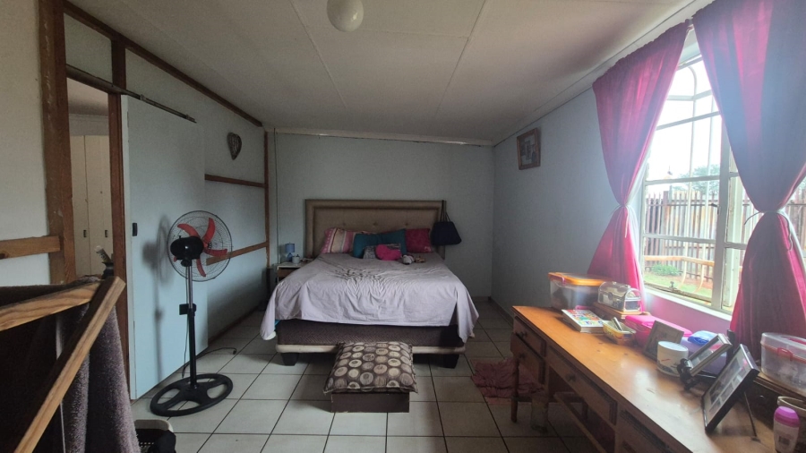 5 Bedroom Property for Sale in Pelzvale A H Gauteng