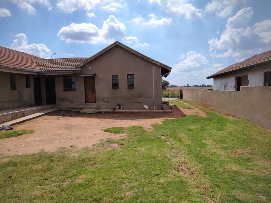 13 Bedroom Property for Sale in Finsbury Gauteng