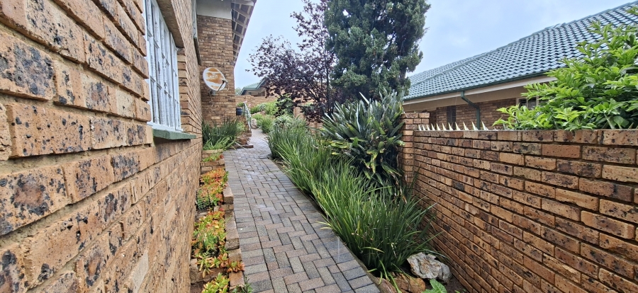 3 Bedroom Property for Sale in Kenmare Gauteng