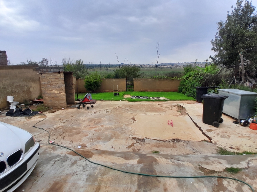 2 Bedroom Property for Sale in Tshepisong Gauteng