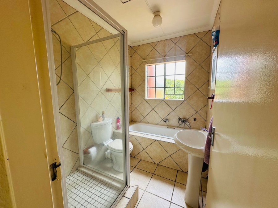 To Let 2 Bedroom Property for Rent in Weltevreden Park Gauteng