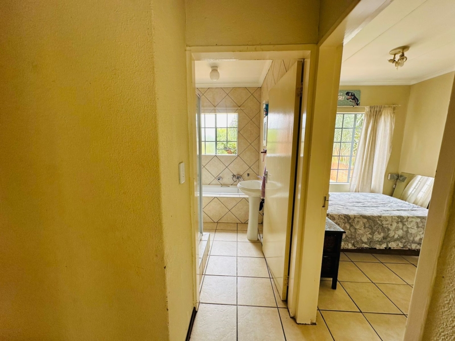 To Let 2 Bedroom Property for Rent in Weltevreden Park Gauteng