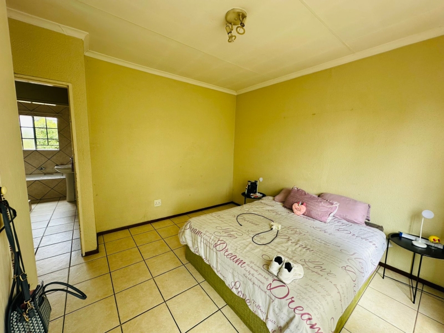 To Let 2 Bedroom Property for Rent in Weltevreden Park Gauteng