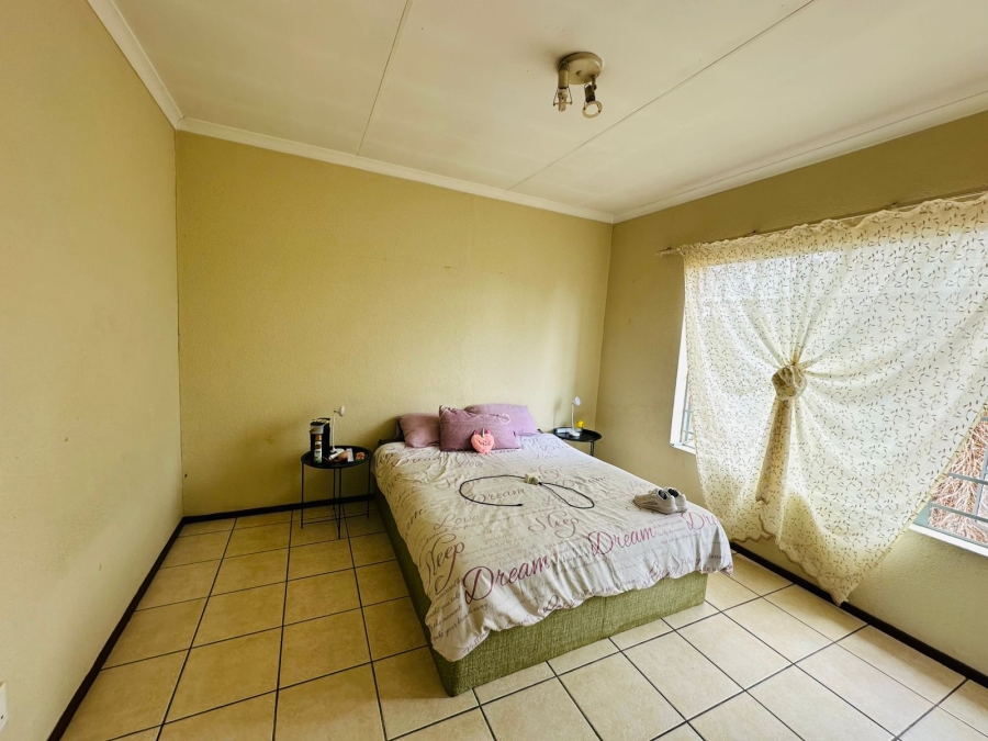 To Let 2 Bedroom Property for Rent in Weltevreden Park Gauteng