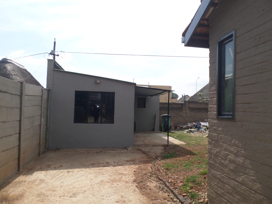 To Let 1 Bedroom Property for Rent in Martindale Gauteng