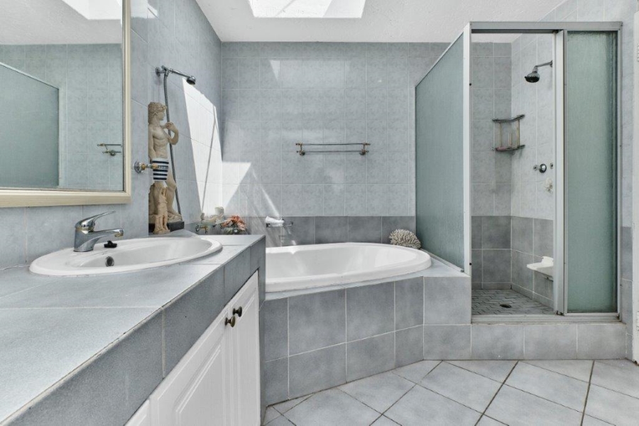 4 Bedroom Property for Sale in Sunninghill Gauteng