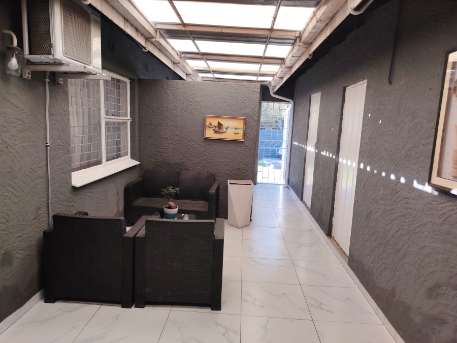 3 Bedroom Property for Sale in Rhodesfield Gauteng