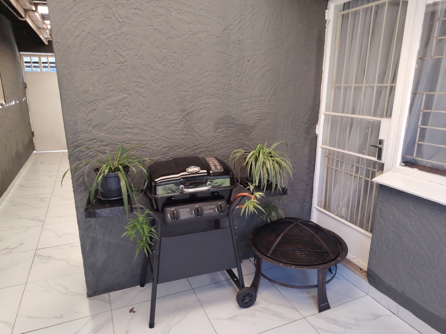 3 Bedroom Property for Sale in Rhodesfield Gauteng