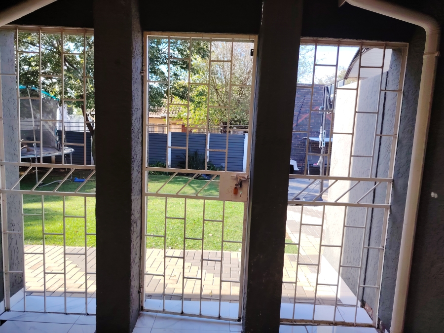 3 Bedroom Property for Sale in Rhodesfield Gauteng