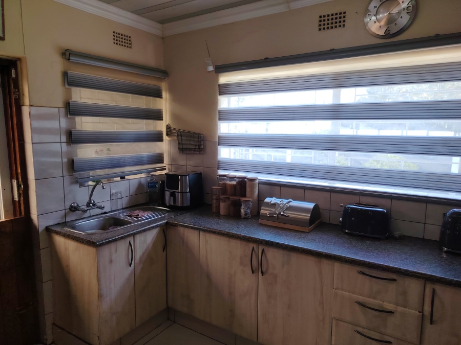 3 Bedroom Property for Sale in Rhodesfield Gauteng