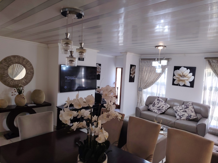 3 Bedroom Property for Sale in Rhodesfield Gauteng