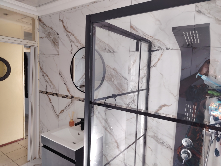 3 Bedroom Property for Sale in Rhodesfield Gauteng