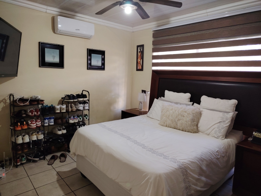 3 Bedroom Property for Sale in Rhodesfield Gauteng