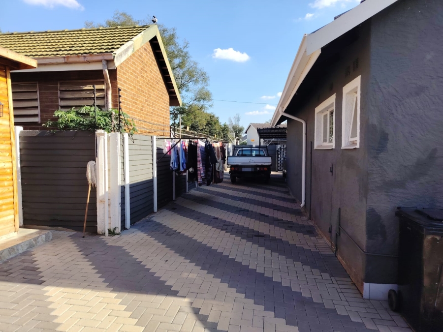 3 Bedroom Property for Sale in Rhodesfield Gauteng