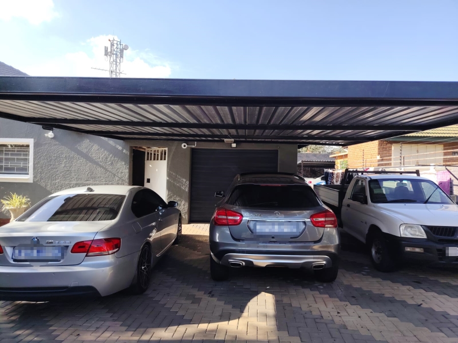 3 Bedroom Property for Sale in Rhodesfield Gauteng