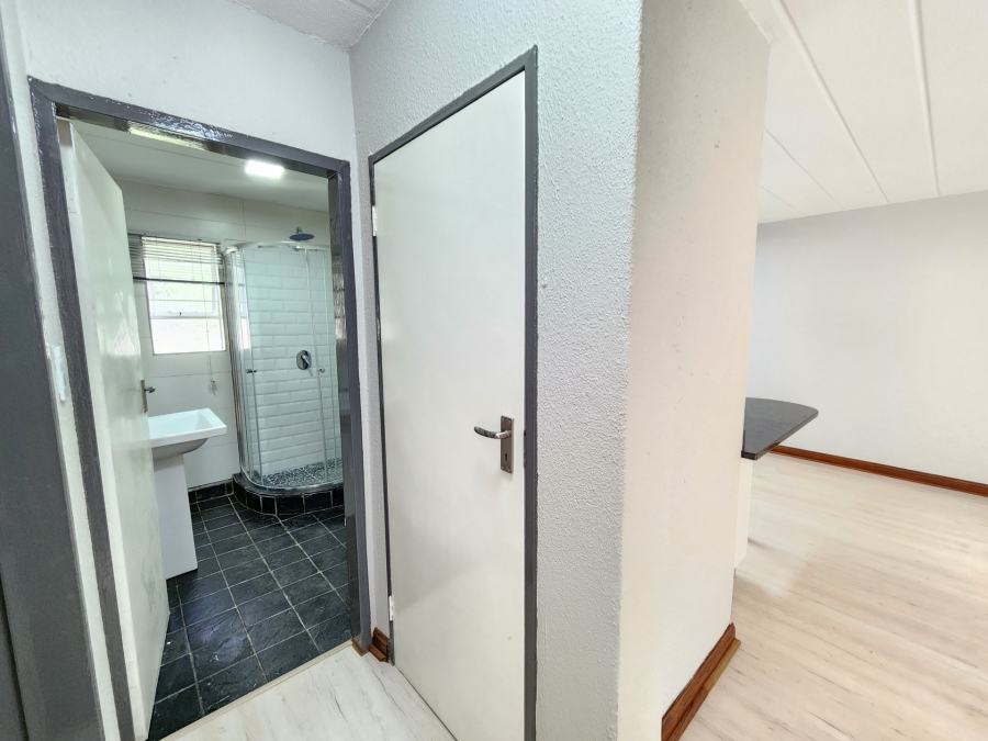 2 Bedroom Property for Sale in Benmore Gardens Gauteng