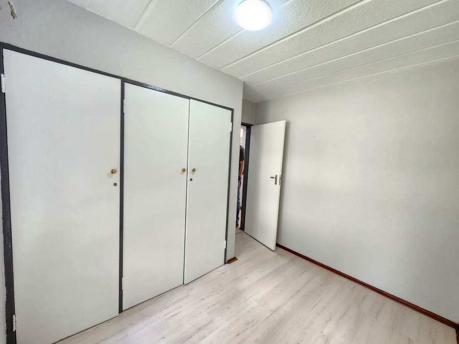 2 Bedroom Property for Sale in Benmore Gardens Gauteng