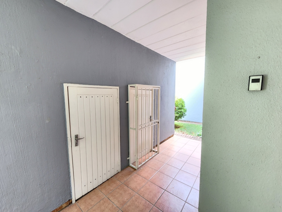 2 Bedroom Property for Sale in Benmore Gardens Gauteng