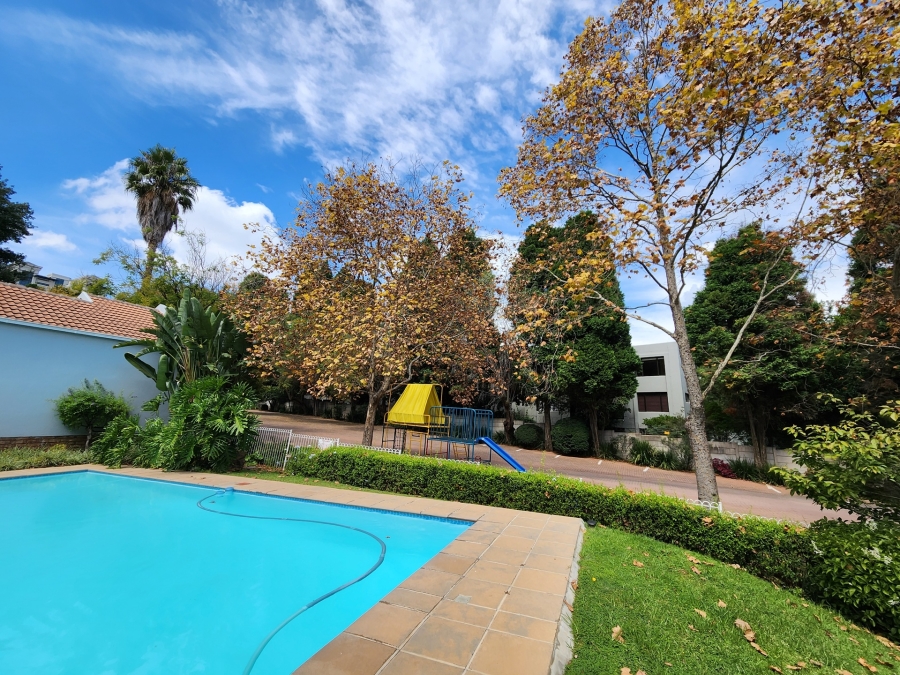 2 Bedroom Property for Sale in Benmore Gardens Gauteng