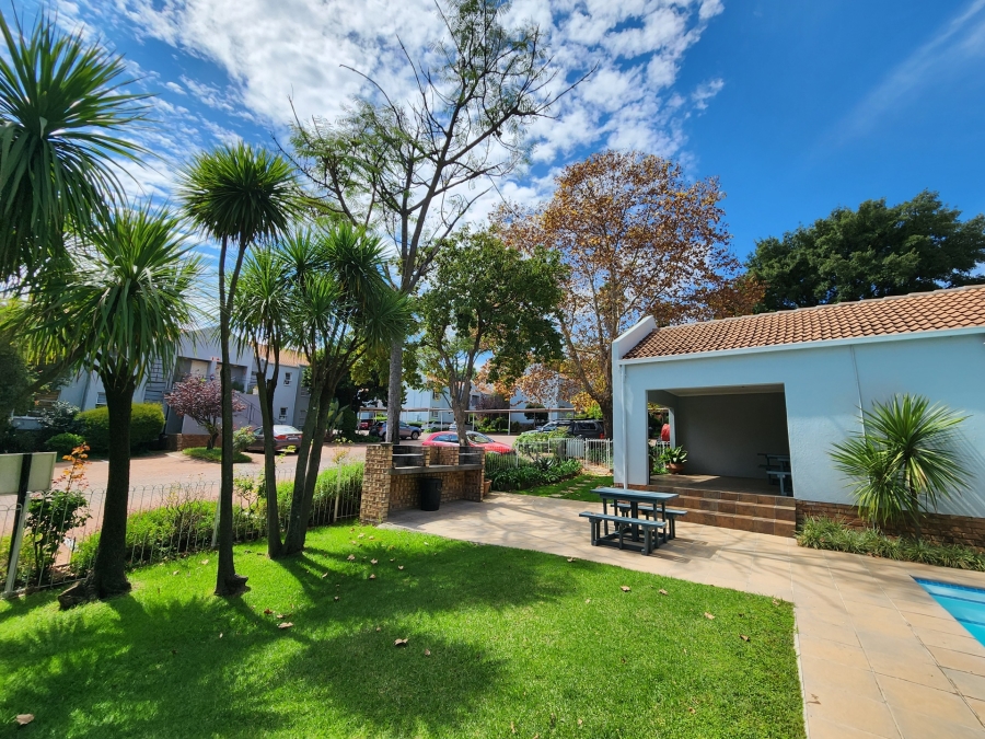 2 Bedroom Property for Sale in Benmore Gardens Gauteng